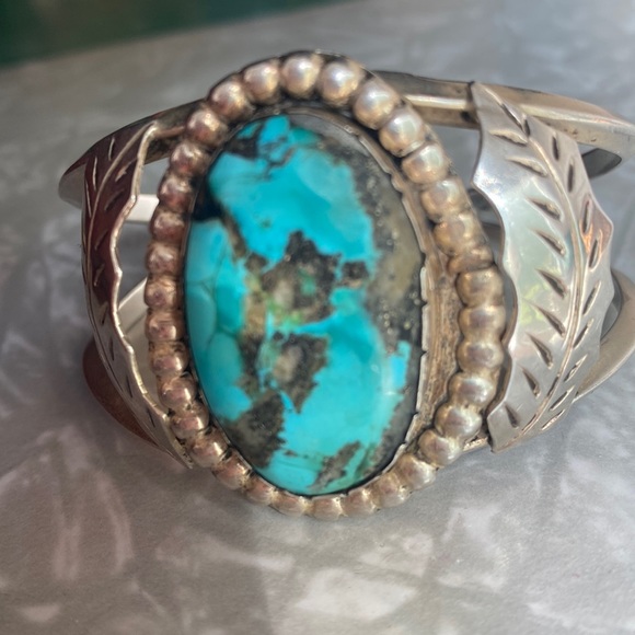 1970’s Authentic Vintage Navajo Sterling Turquoise Cuff Bracelet - Picture 5 of 7